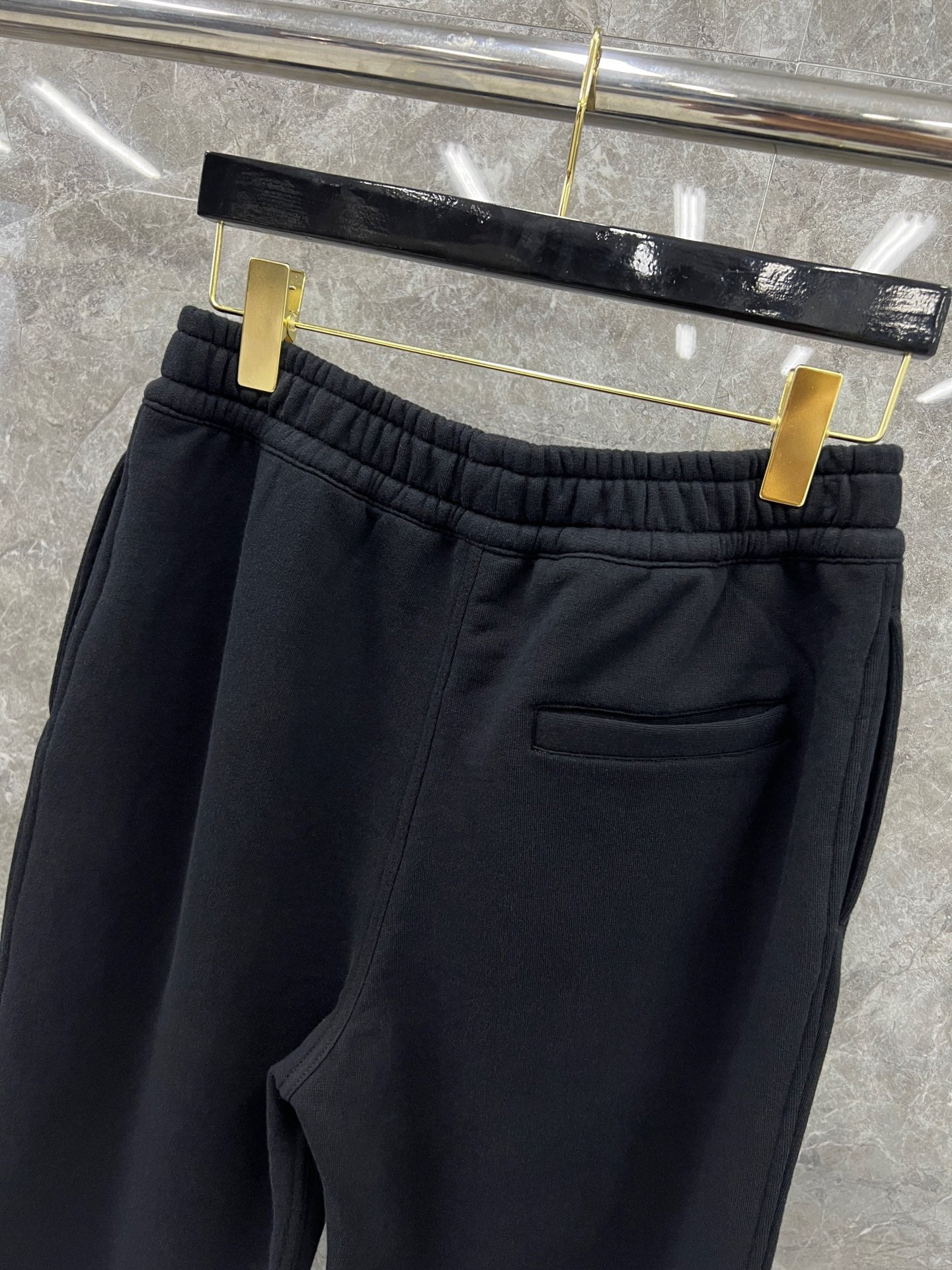 대리석 / 버버리 쉴드 자수 스웨트팬츠, BBR