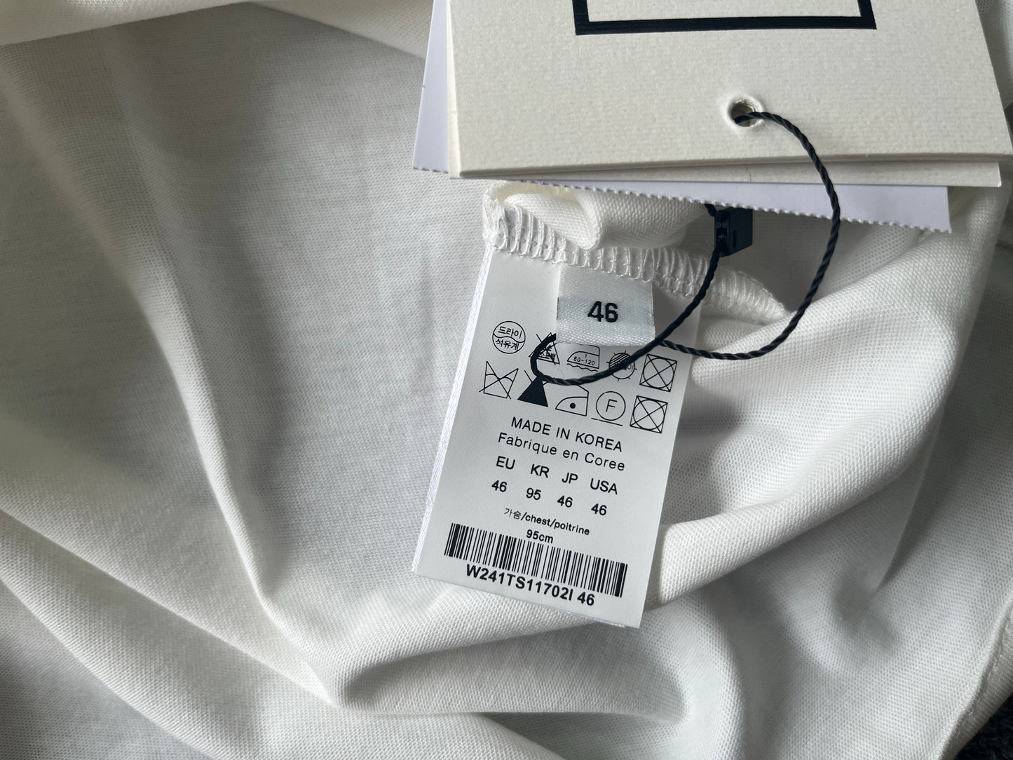 베어 / 우영미 화이트 메탈로고 반팔티