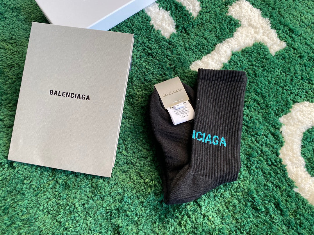 CND /발렌시아가 양말