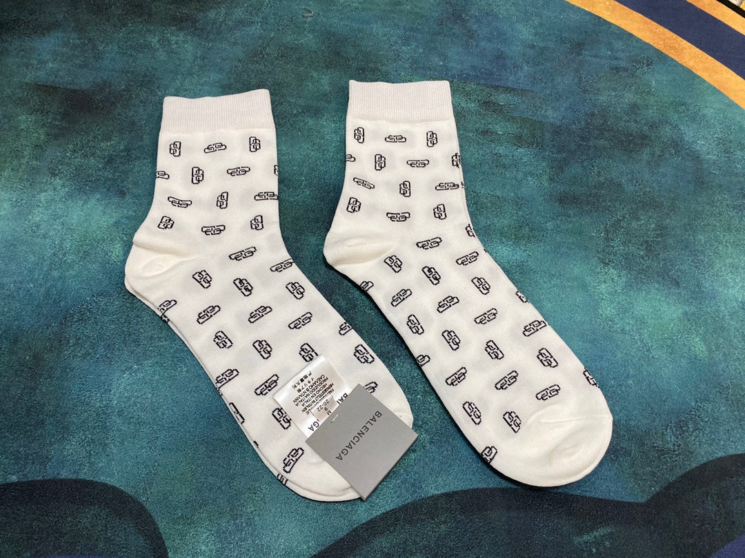 CND /발렌시아가 양말