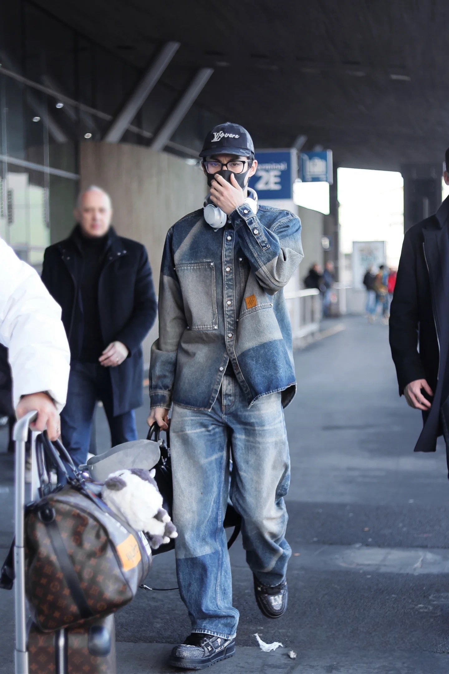 V공장 / 루이비통 청바지