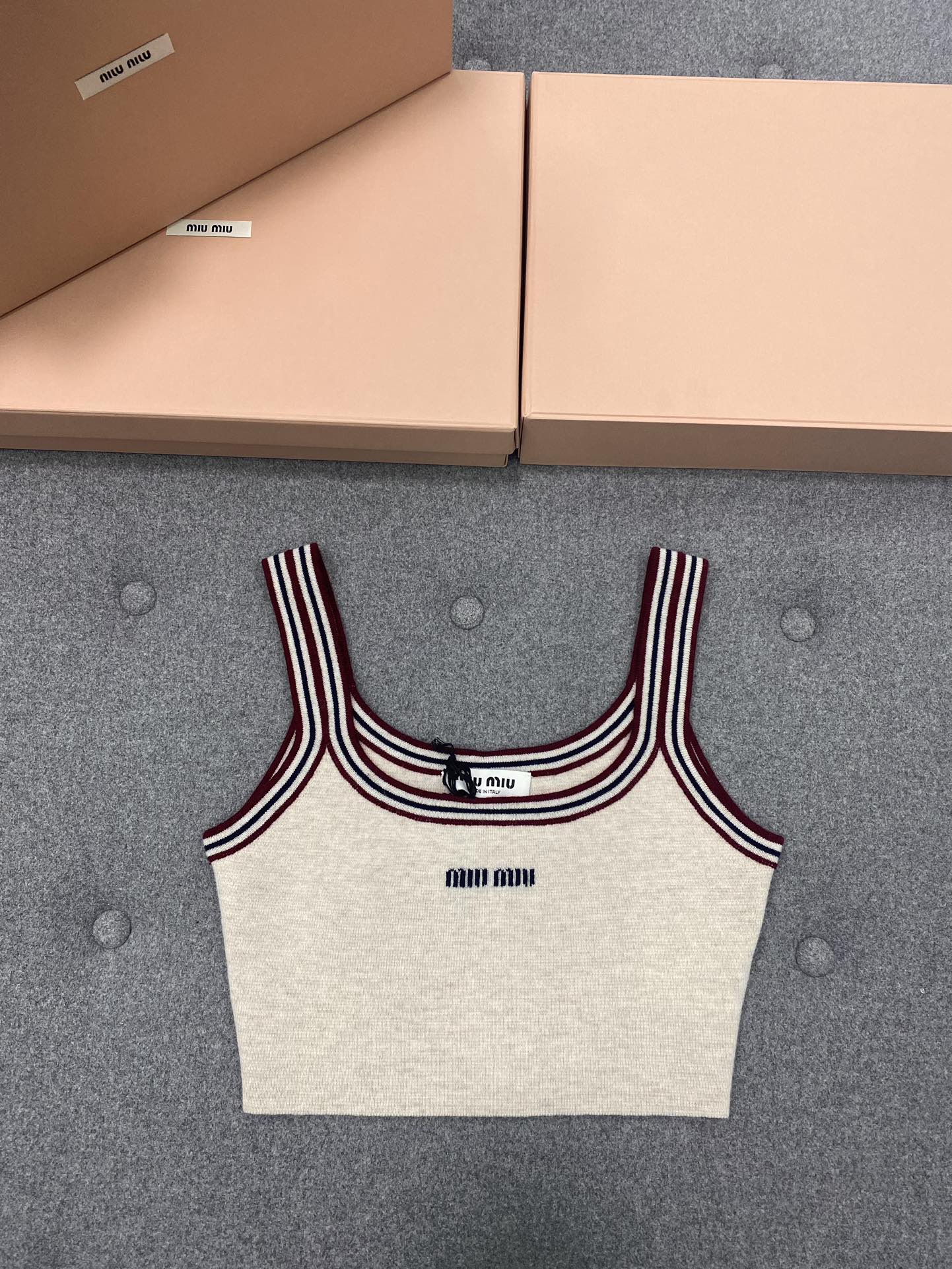 TJ셀러 / 미우미우 여성 로고 캐시미어 베스트 탑