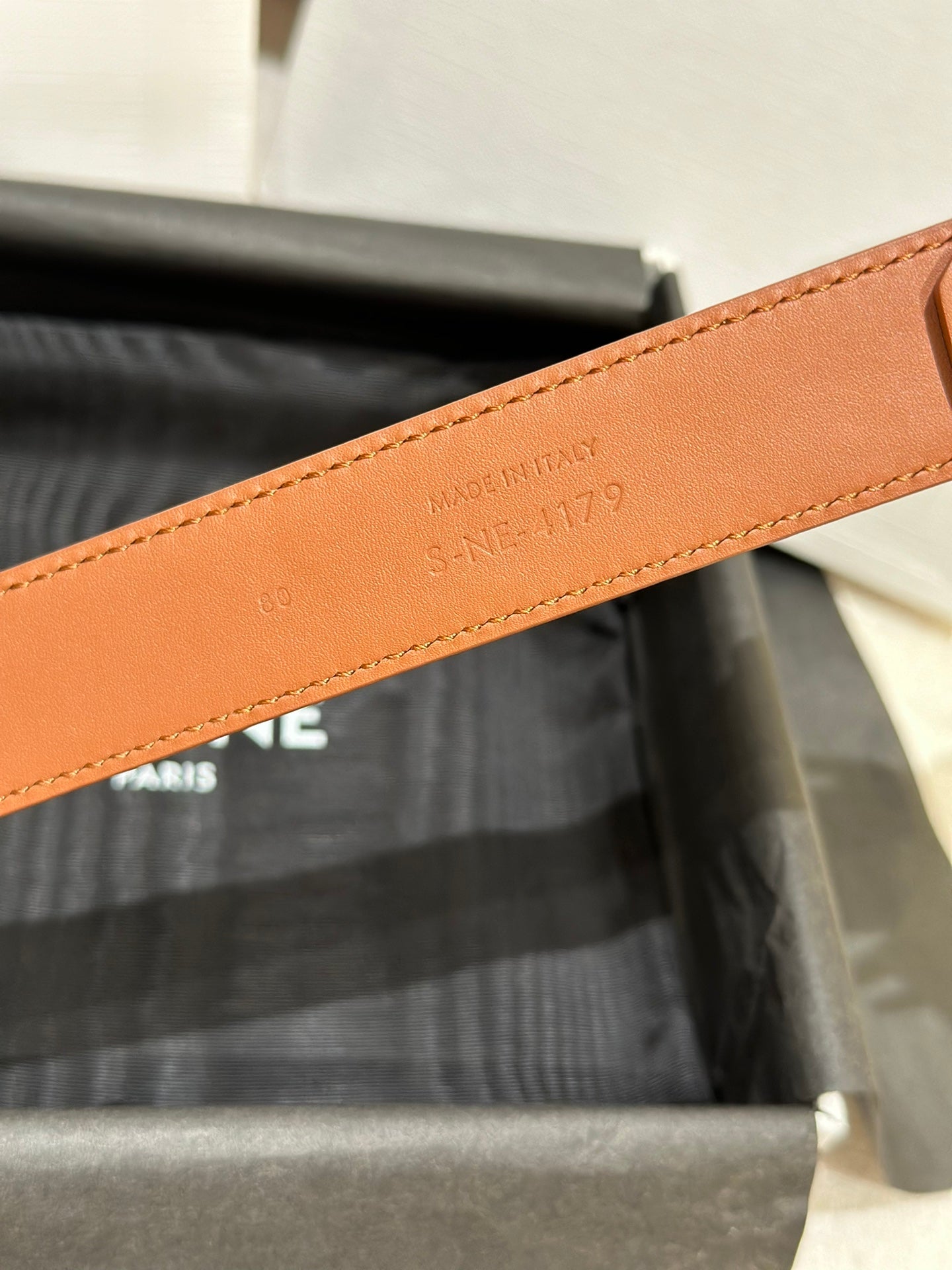 여자 셀린느 벨트