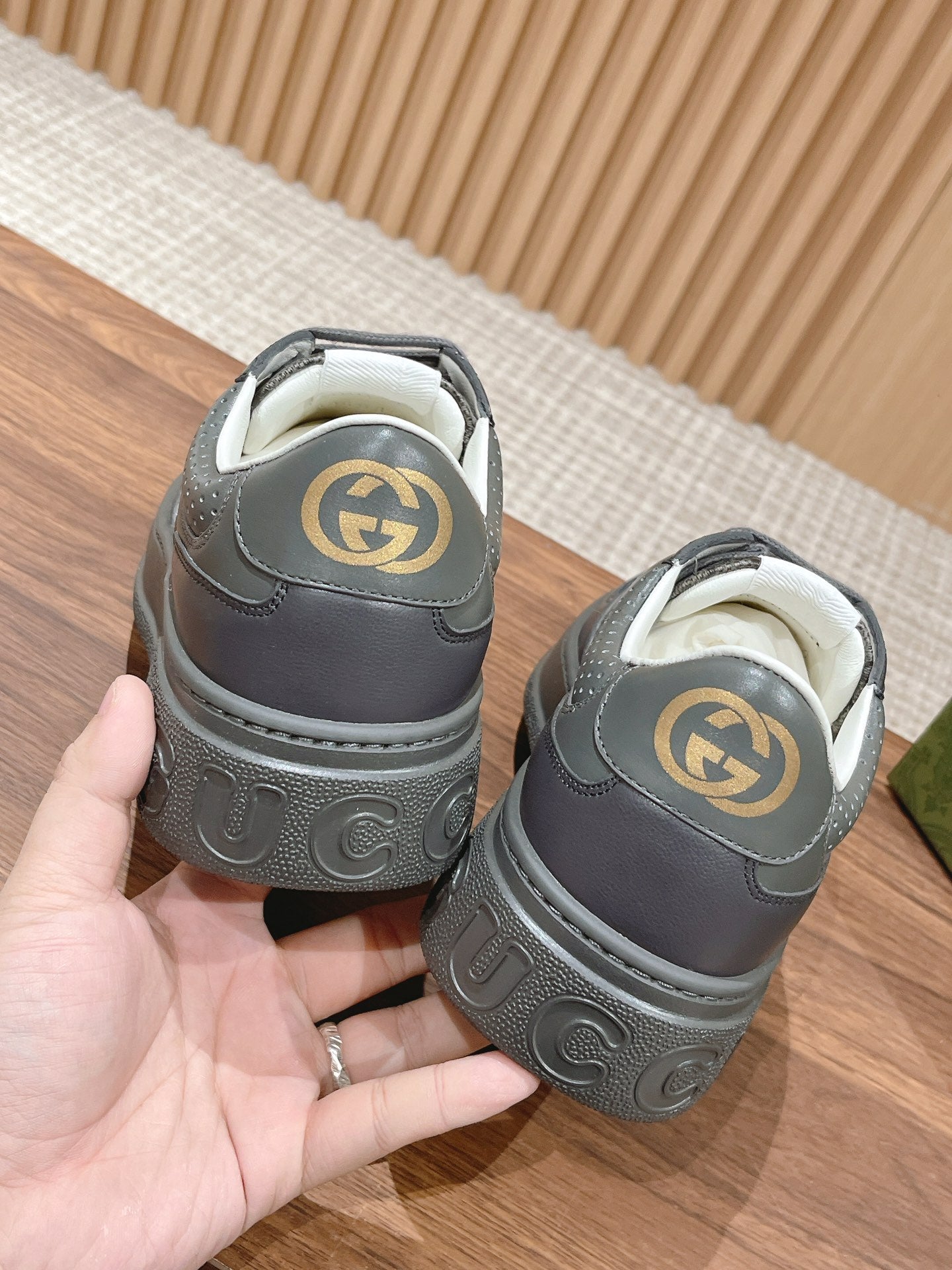 구찌 남성 운동화