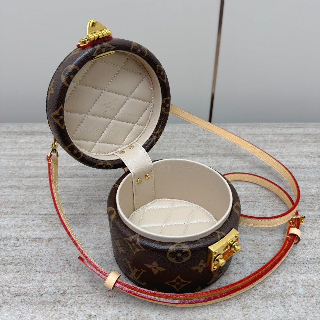 갓팩토리 / 루이비통 클러치 가방 크로스백