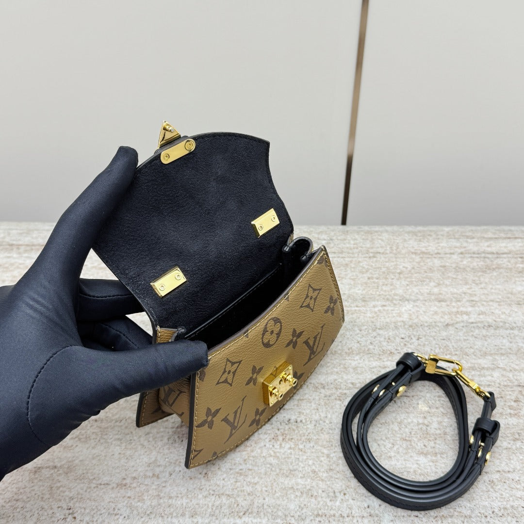 갓팩토리 / 루이비통 클러치 가방 크로스백