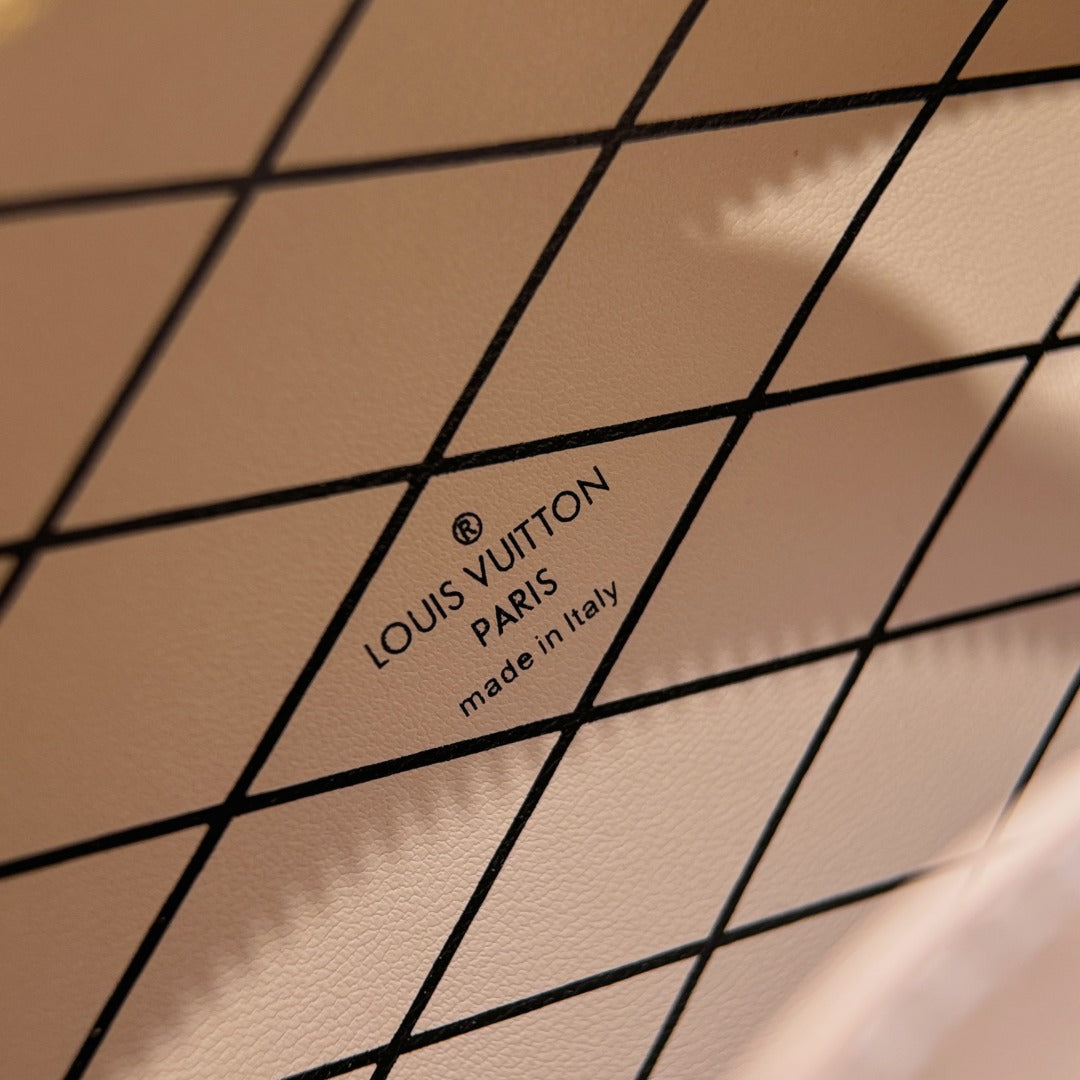 갓팩토리 / 루이비통 크로스백