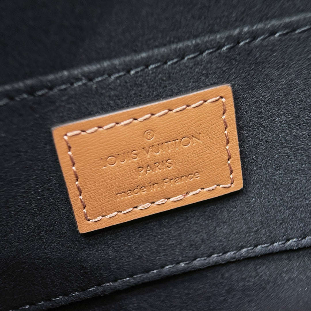 갓팩토리 / 루이비통 크로스백