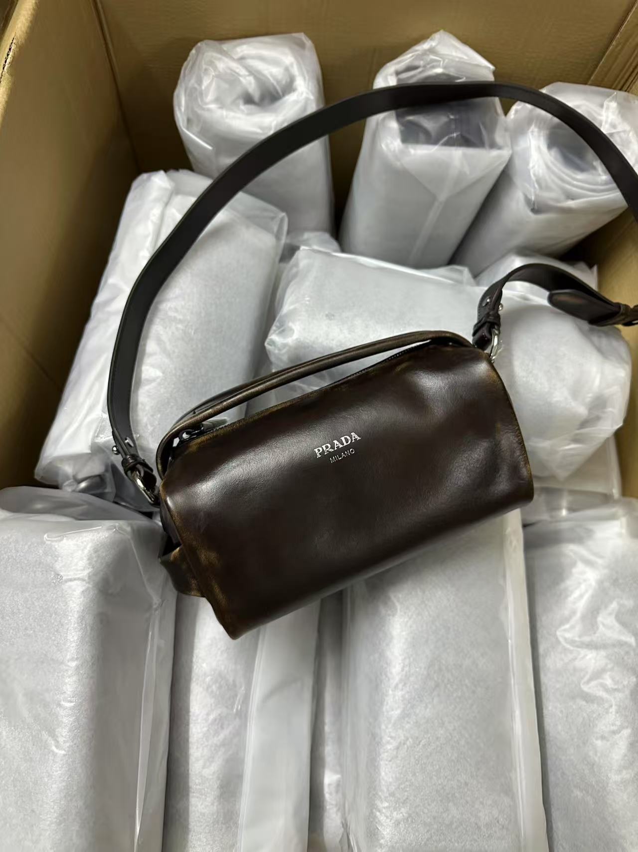 양 공장 / 프라다 도시락 가방