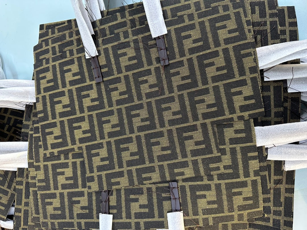 양 공장 / 펜디 스몰 토트백