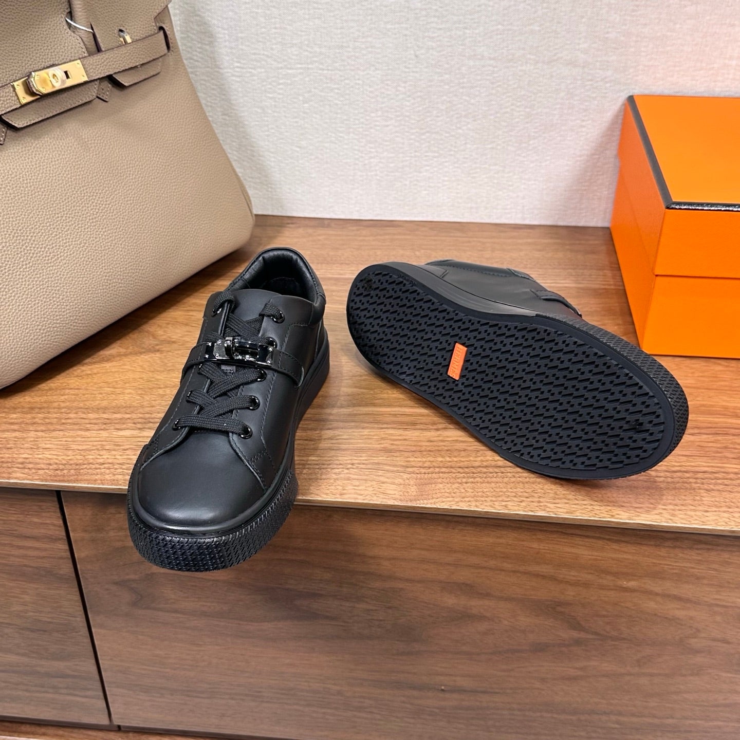 빙 공장 / 에르메스 커플 스니커즈 단색 가죽 로퍼