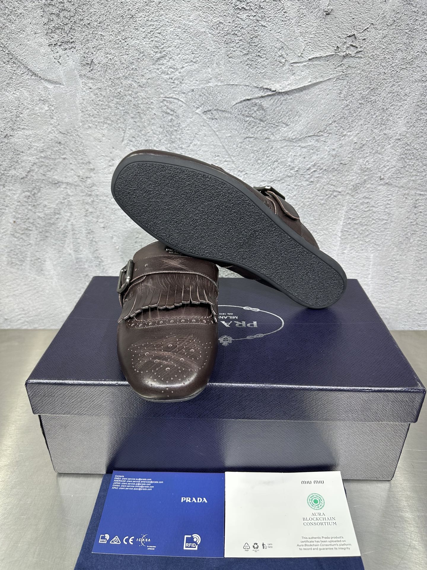 빙 공장 / 프라다 남성 가죽 슬리퍼