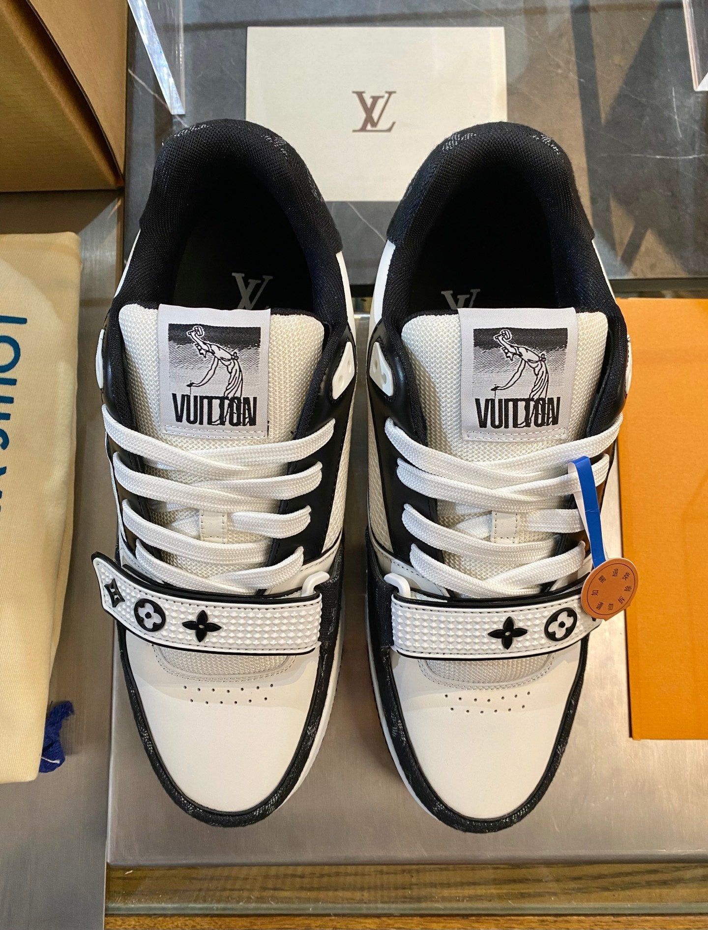 빙 공장 / 루이비통 커플 운동화