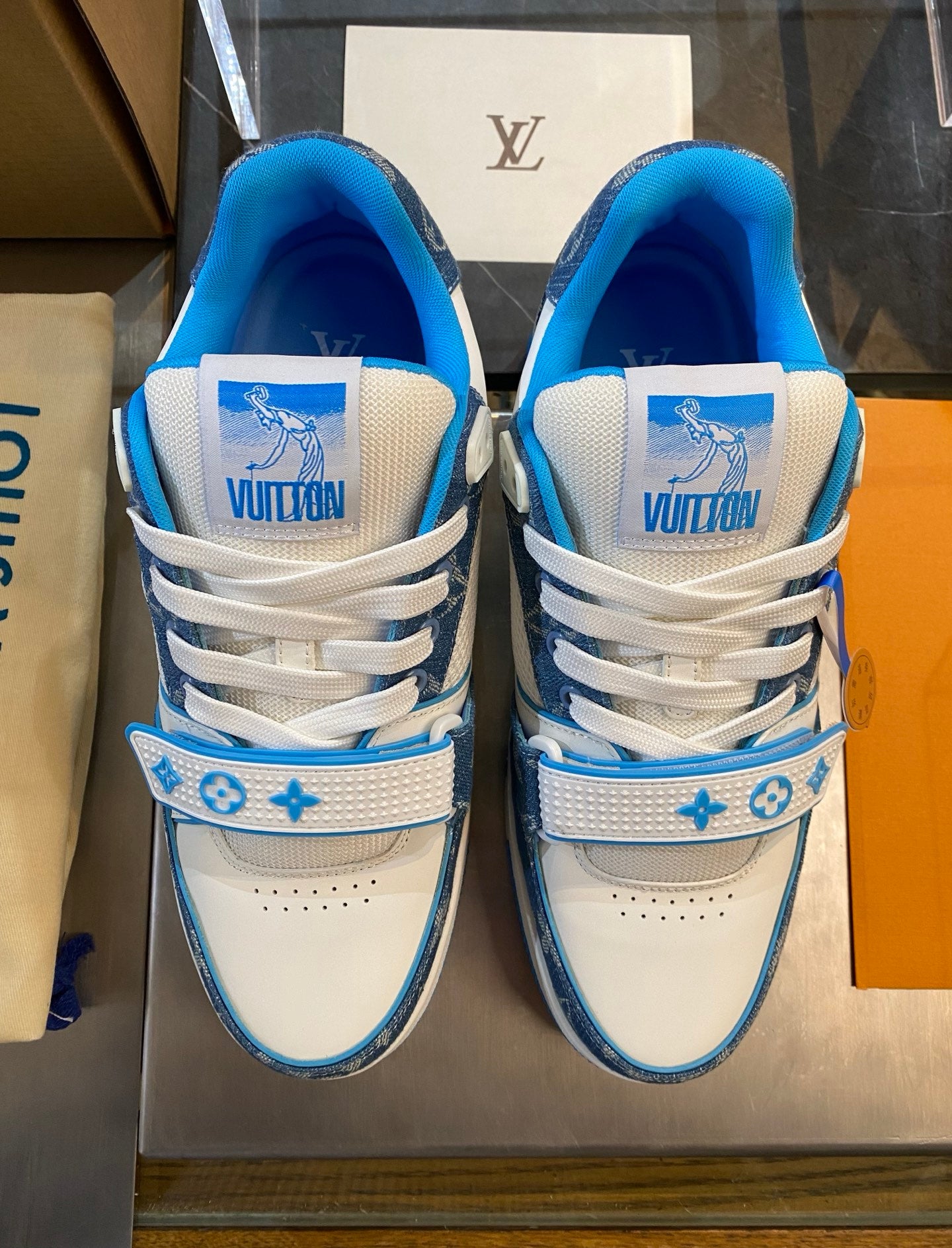 빙 공장 / 루이비통 커플 운동화