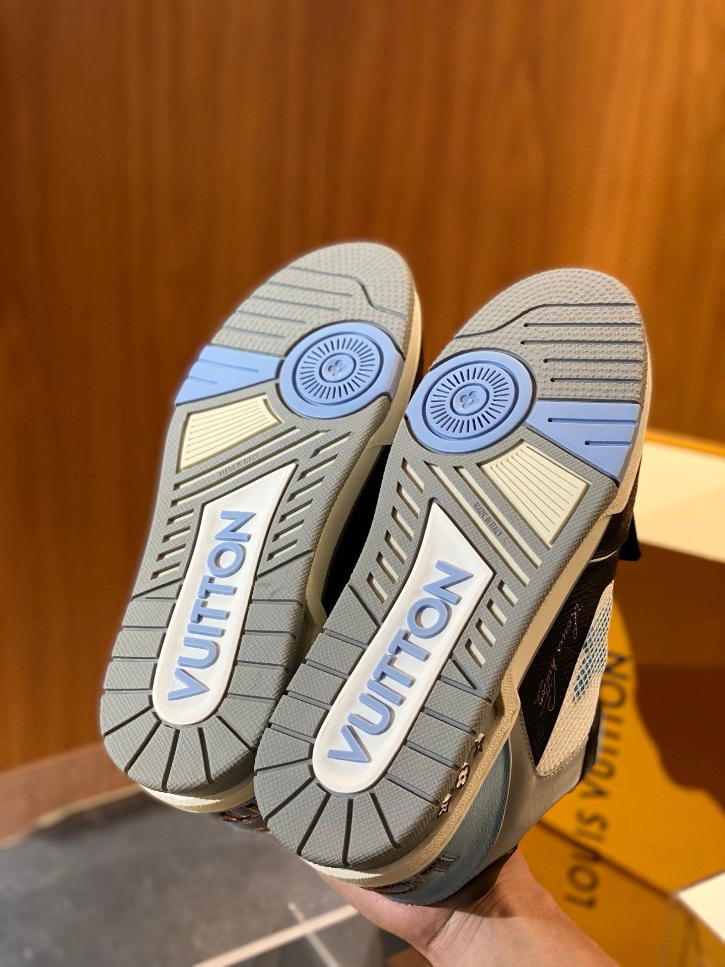 빙 공장 / 루이비통 커플 운동화