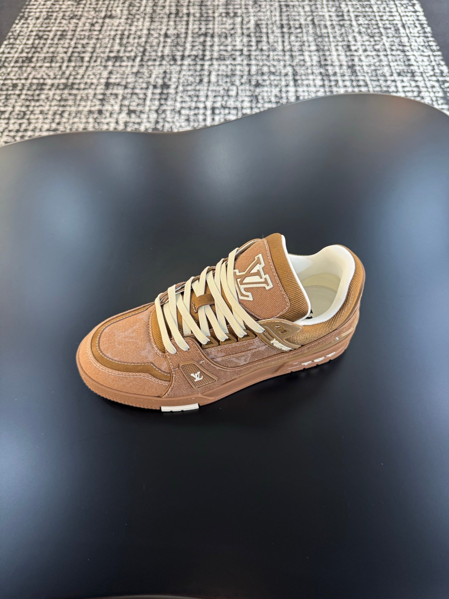 빙 공장 / 루이비통 커플 운동화