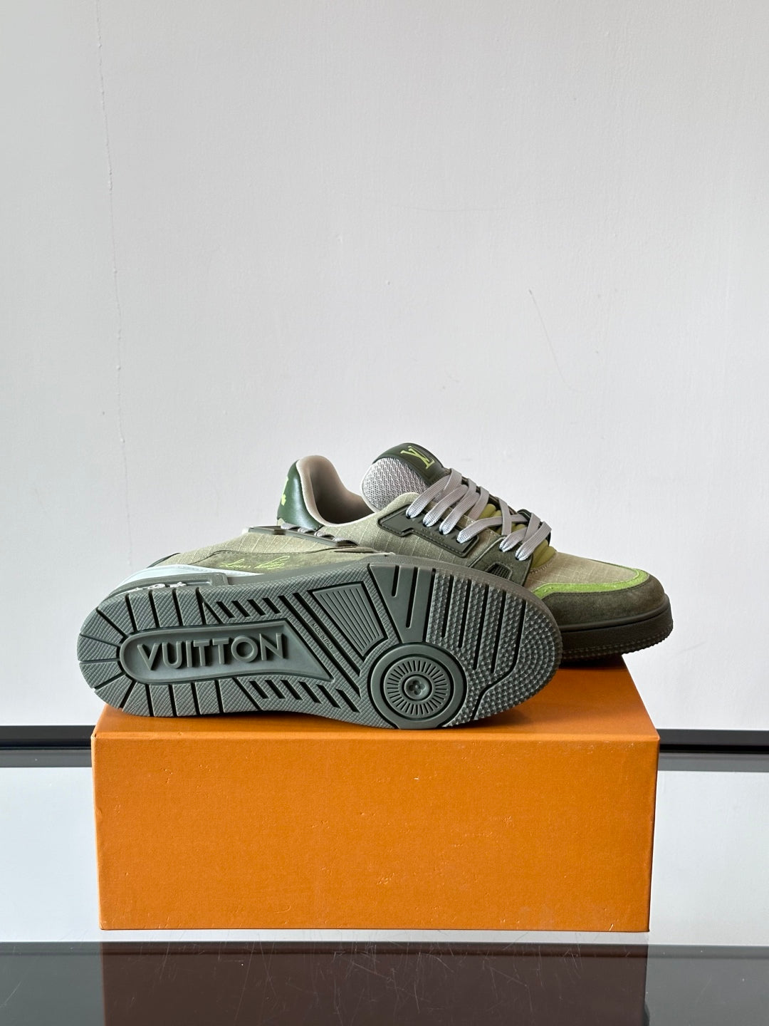 빙 공장 / 루이비통 커플 운동화