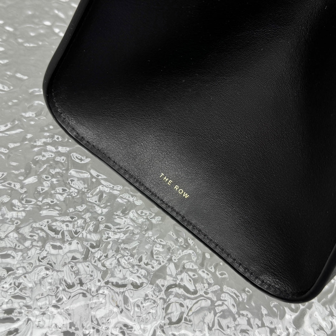 카타 / 더로우 안장 가죽 검정 가방