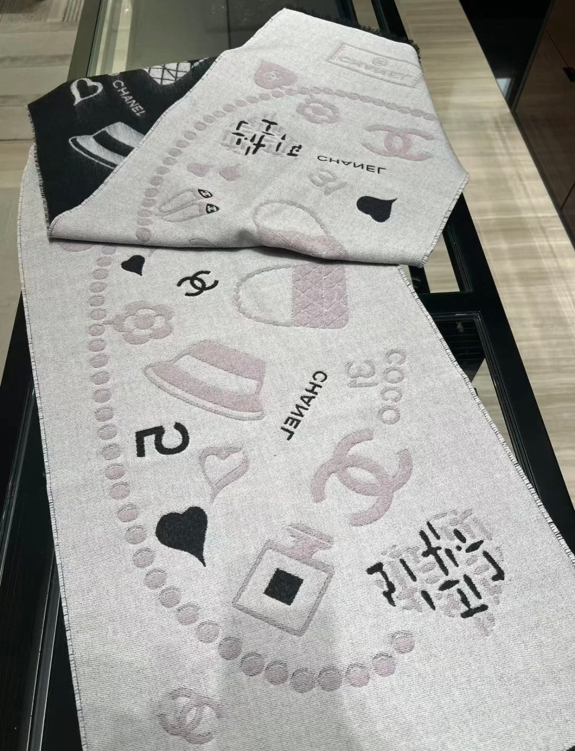 신조 / 샤넬 스카프