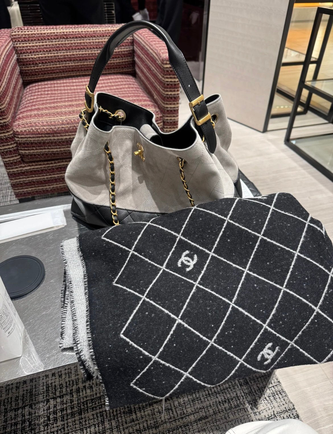 신조 / 샤넬 스카프