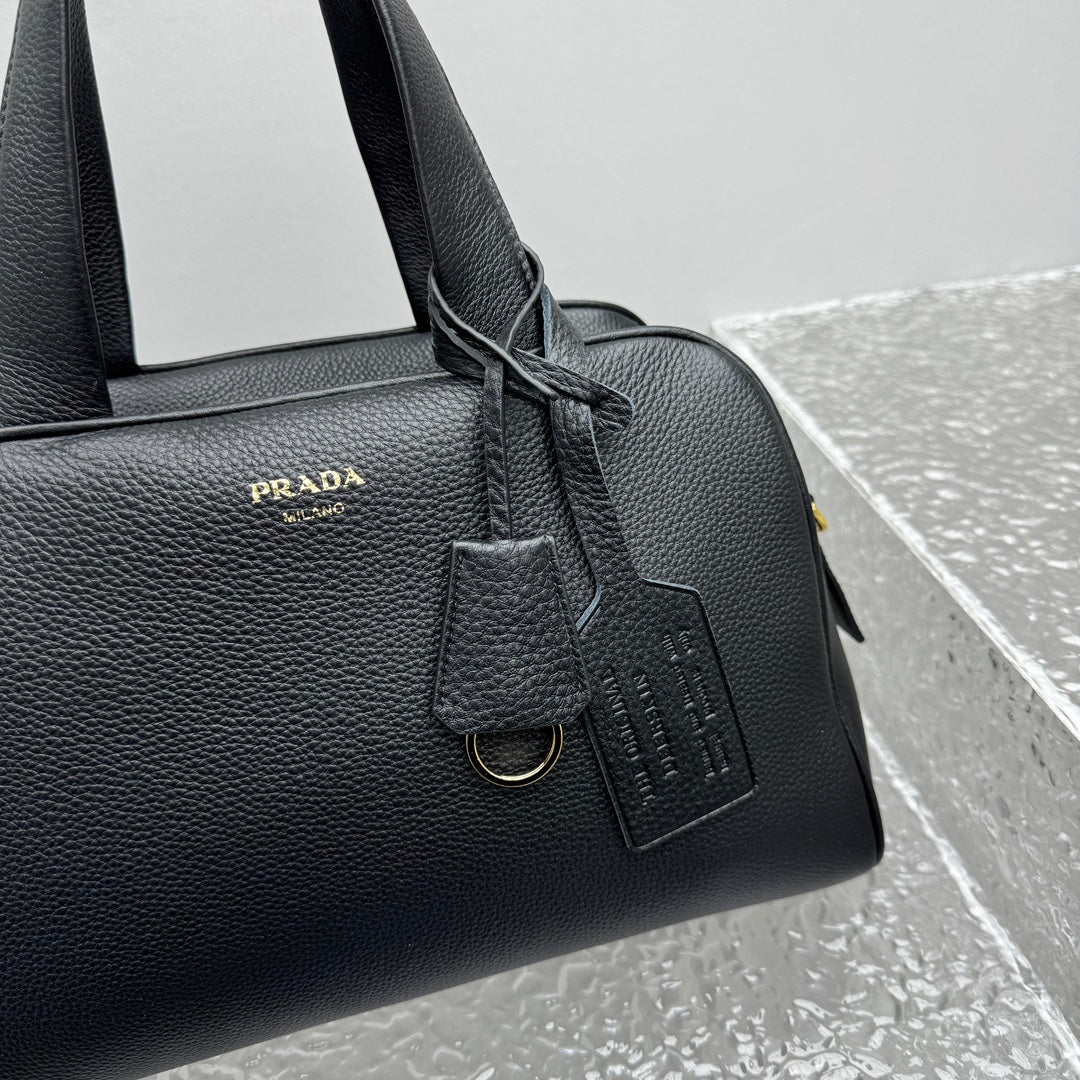카타 / 프라다 토트 백