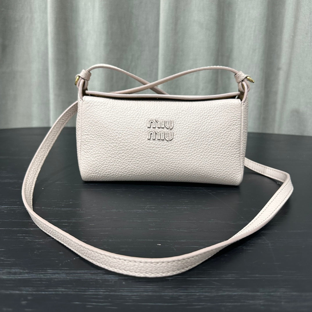 카타 / 미우미우 작은 크로스백