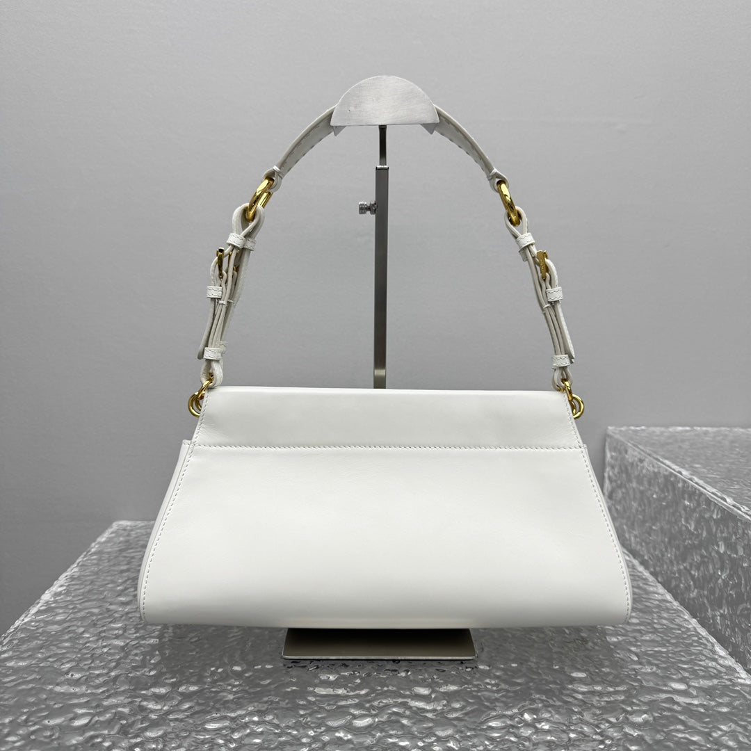 카타 / 프라다 겨드랑이/핸드백