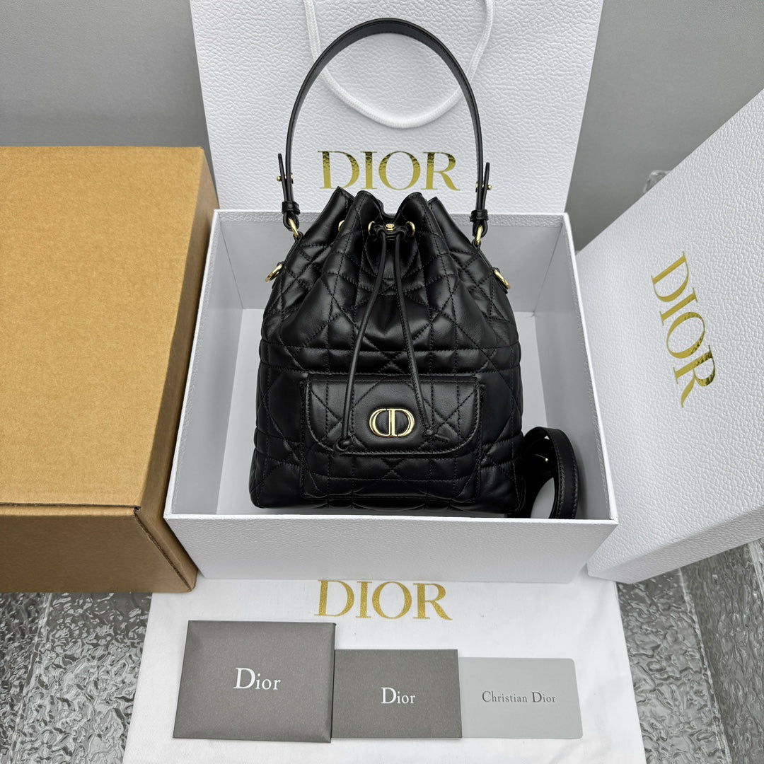 카타 / 디올 물통 가방