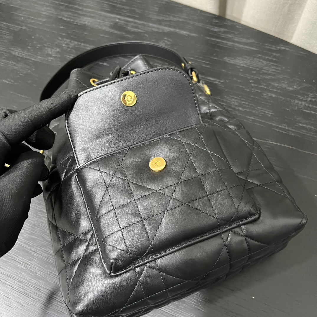 카타 / 디올 물통 가방