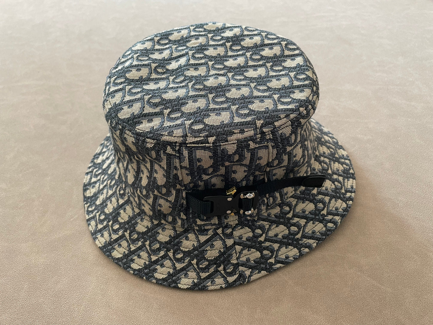 웨이브/디올 모자