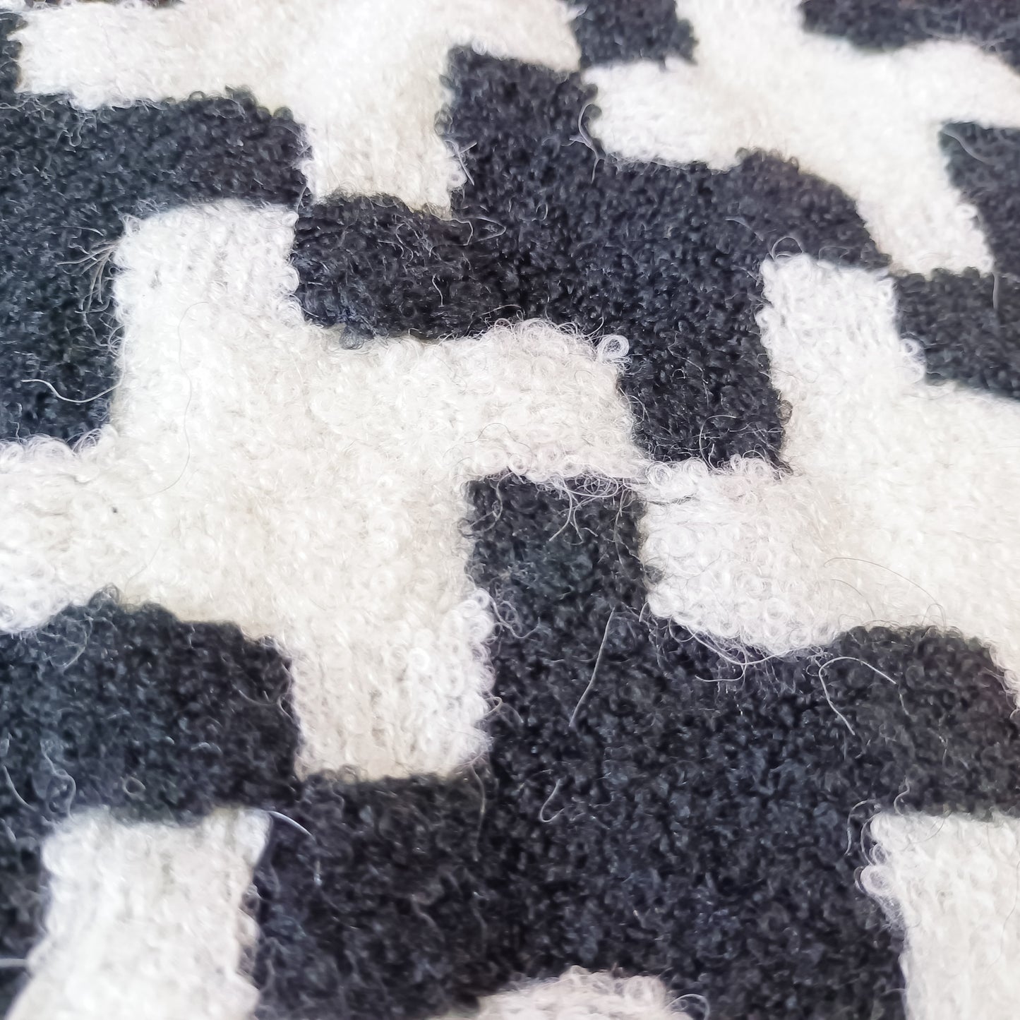 탑아크네 / 아크네스튜디오 하운드투스 태슬 머플러