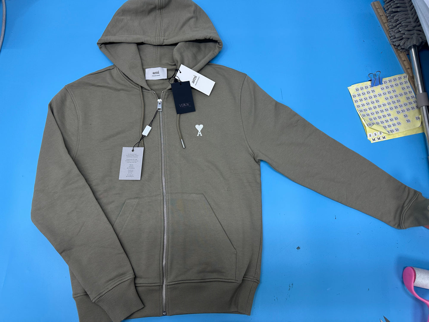 탑아미 / 아미 2025년형 화이트 와펜 후드집업 white badge zipper hoodie