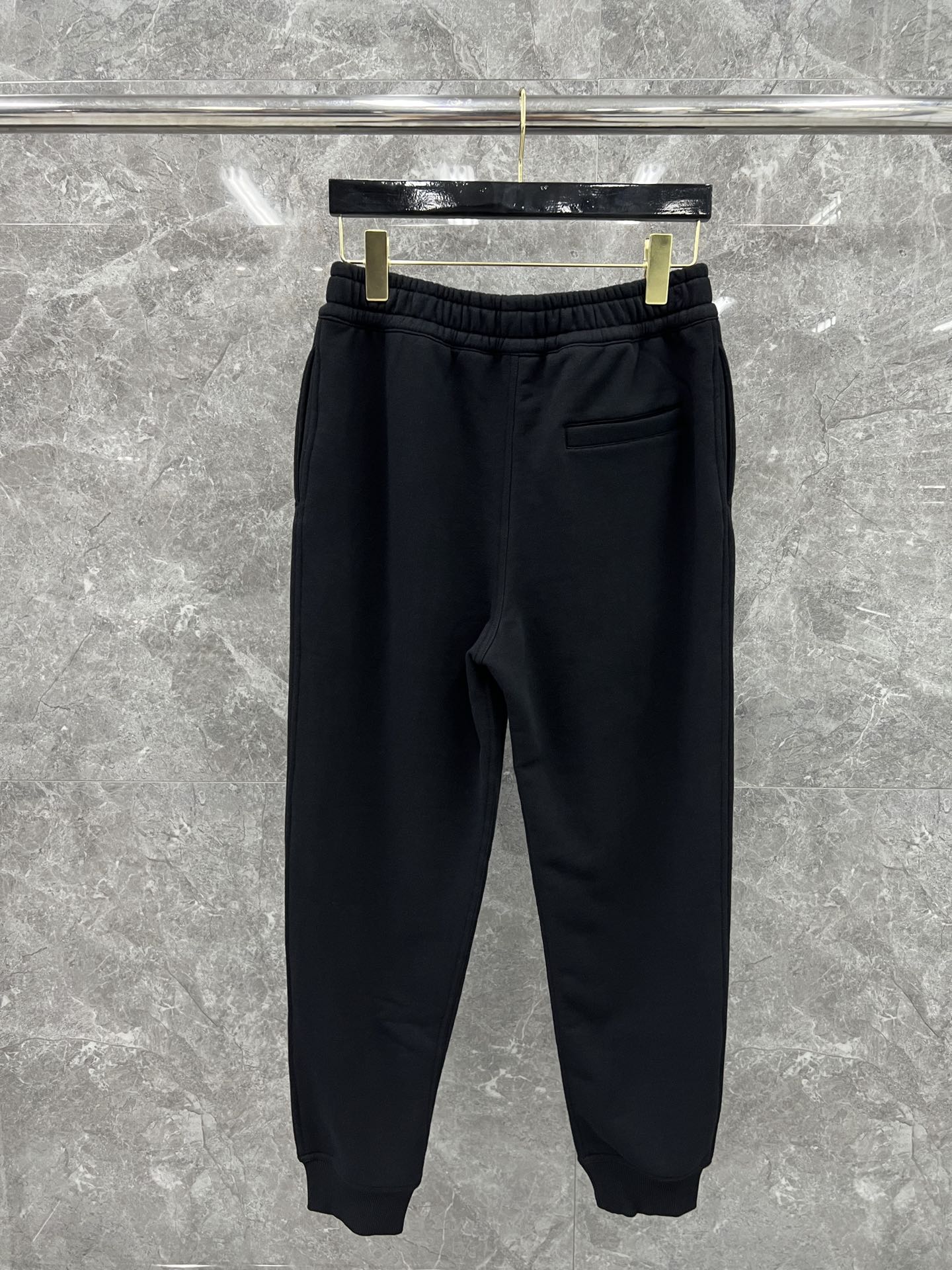 대리석 / 버버리 쉴드 자수 스웨트팬츠, BBR