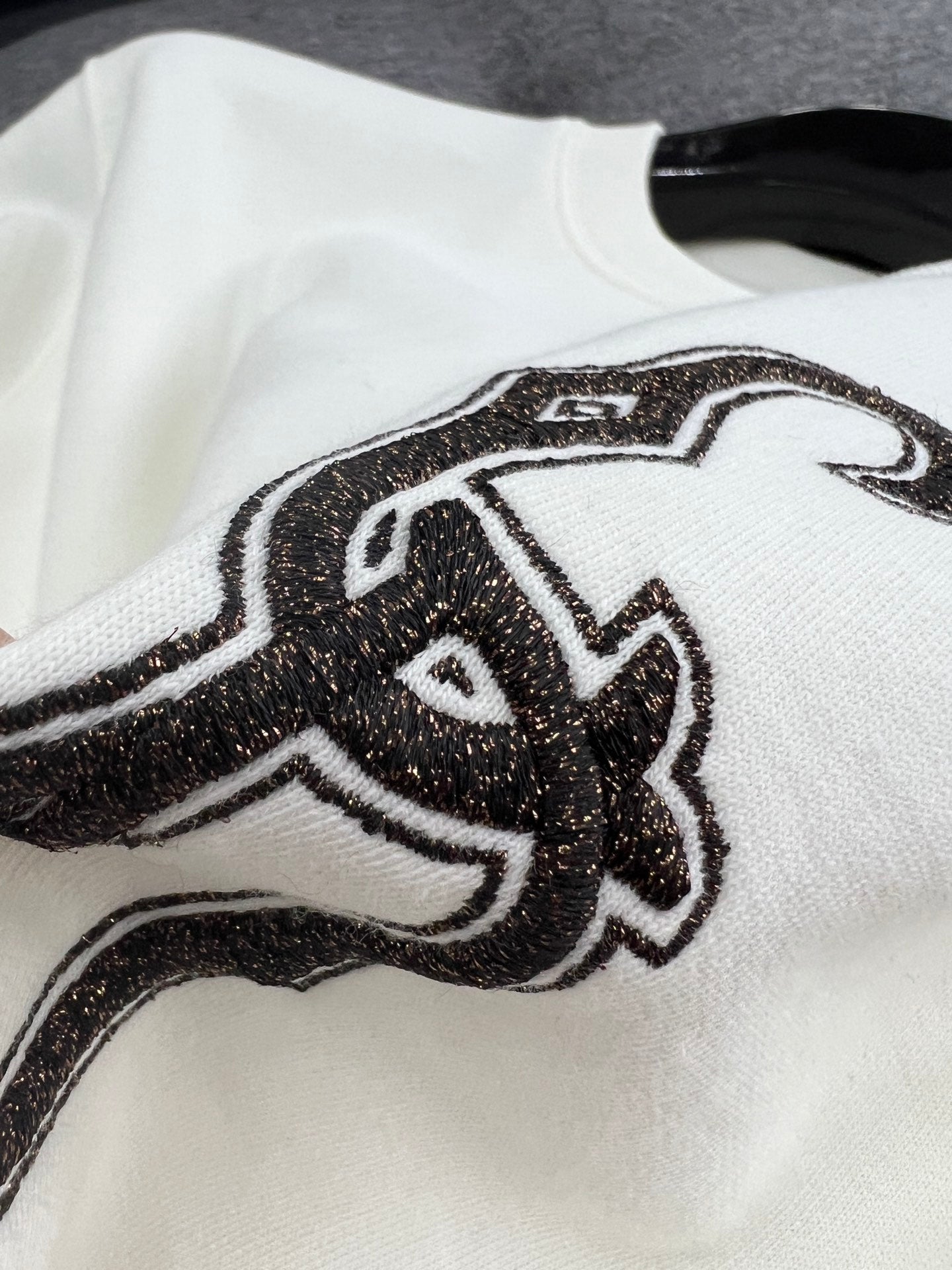 대리석 / 디올 자수 스웨트 맨투맨