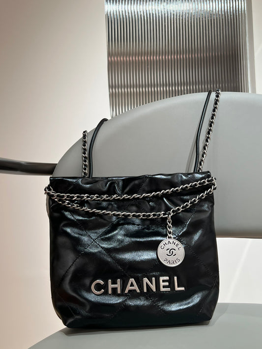 지존 / 샤넬  22 Bag 미니 프리미엄 오리지널 송아지 가죽 블랙 빈티지 실버사이즈:20x19x6cm