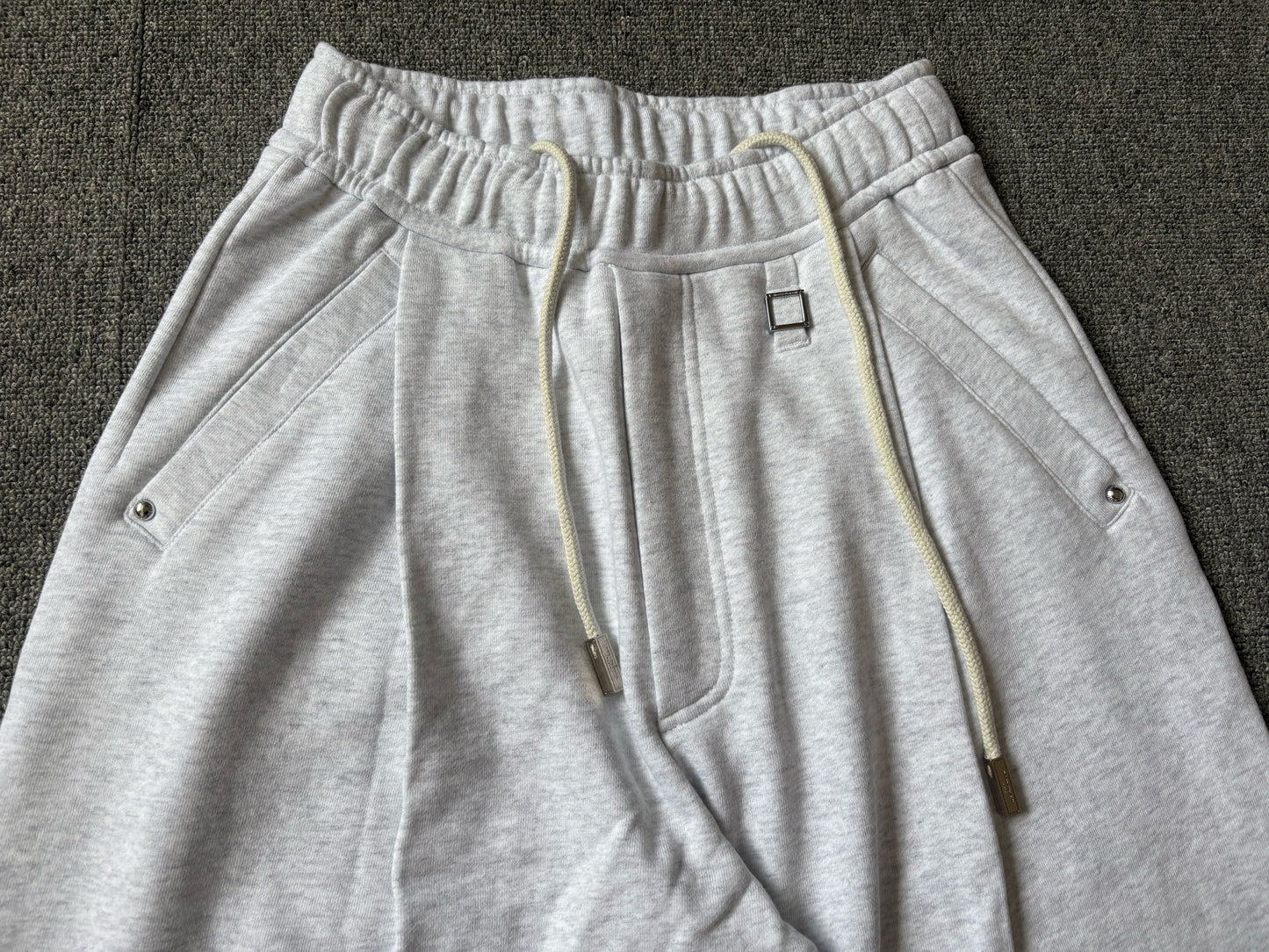 베어 / 우영미 25년 끈와이드팬츠 그레이