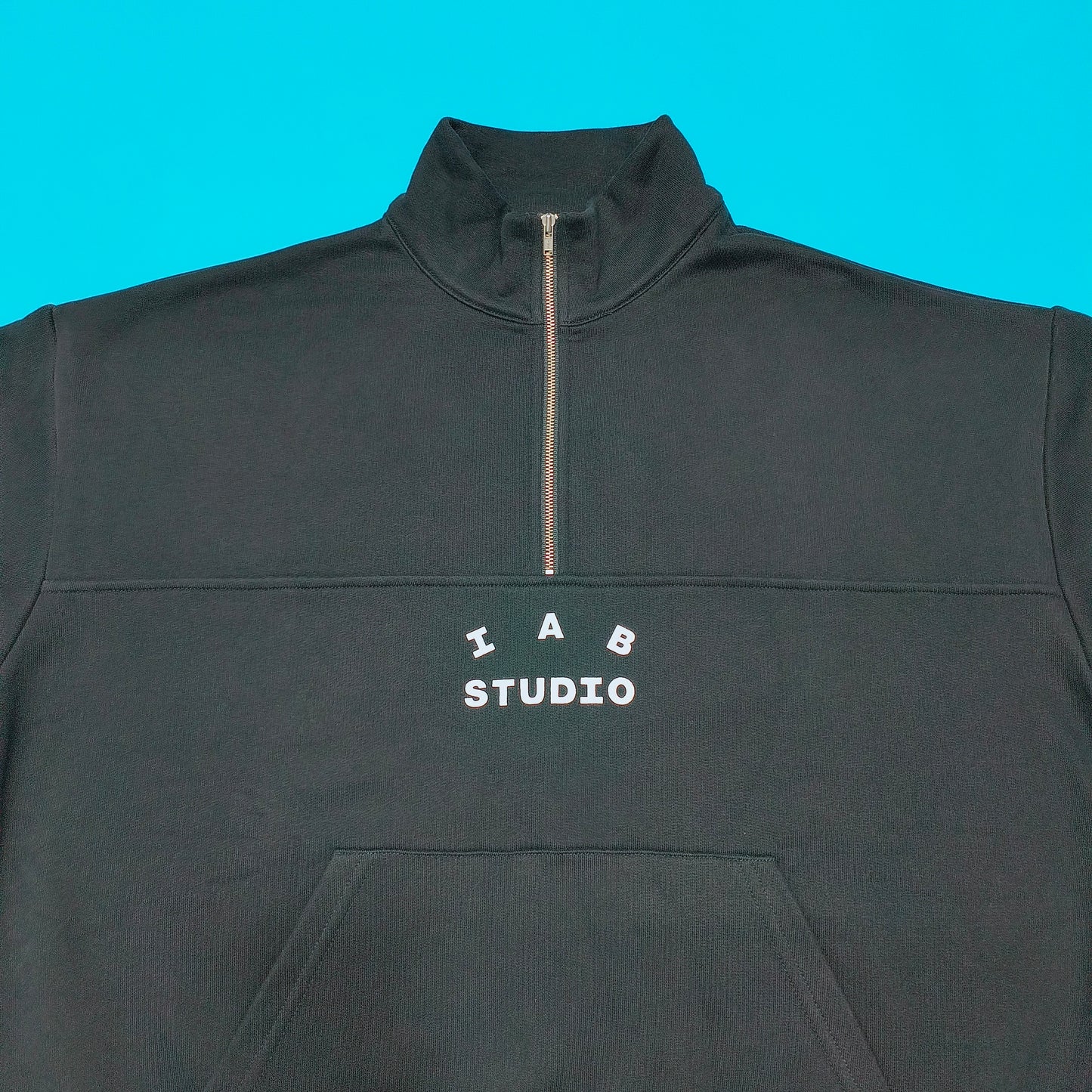 탑아이앱 / 아이앱 하프 집업 블랙 화이트