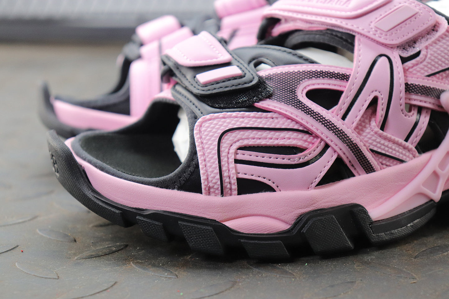 MEC / 발렌시아가 여성 샌들