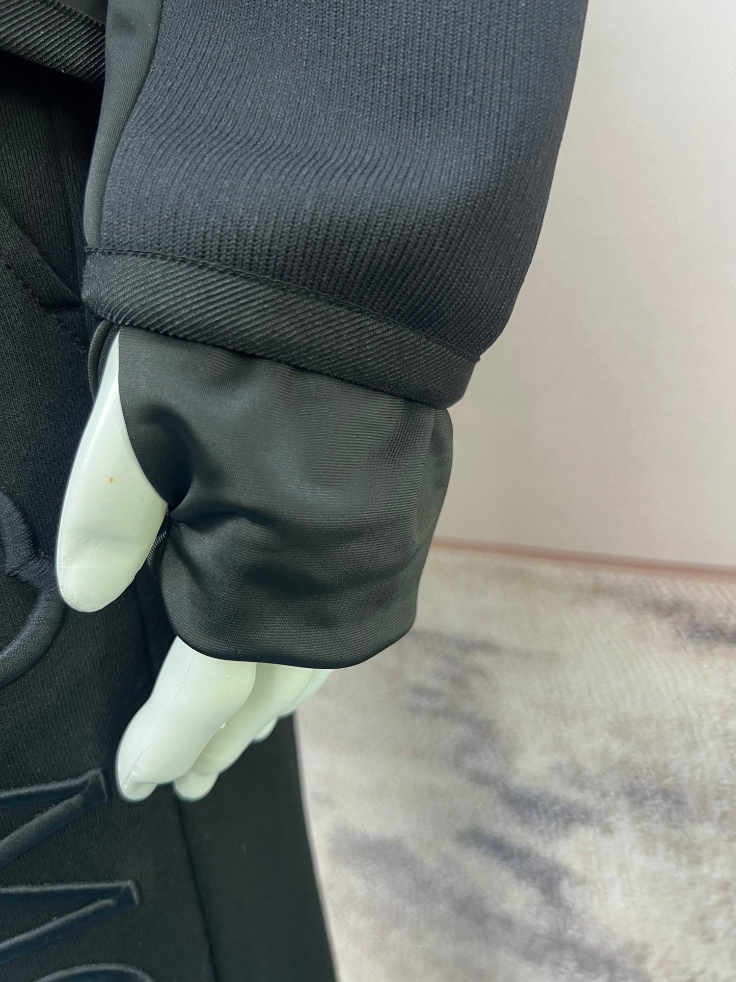 탑몽클  / MC 에이프레스 스키니트 소매 패딩