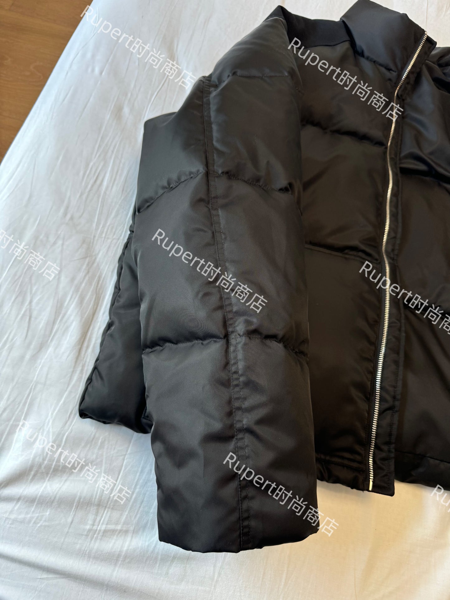 ru / 프라다 리나일론 포켓 다운 남성 패딩