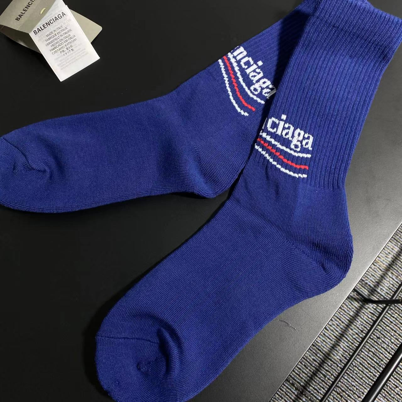 CND /발렌시아가 양말