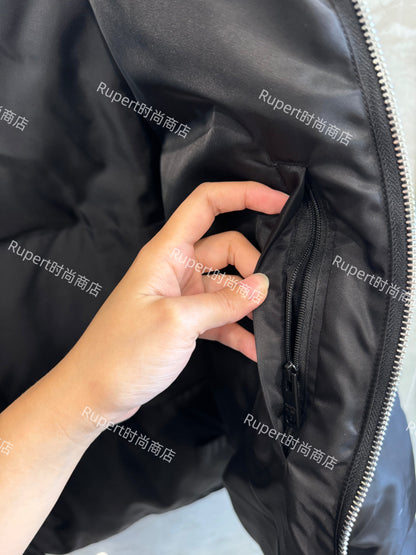 ru / 프라다 리나일론 포켓 다운 남성 패딩