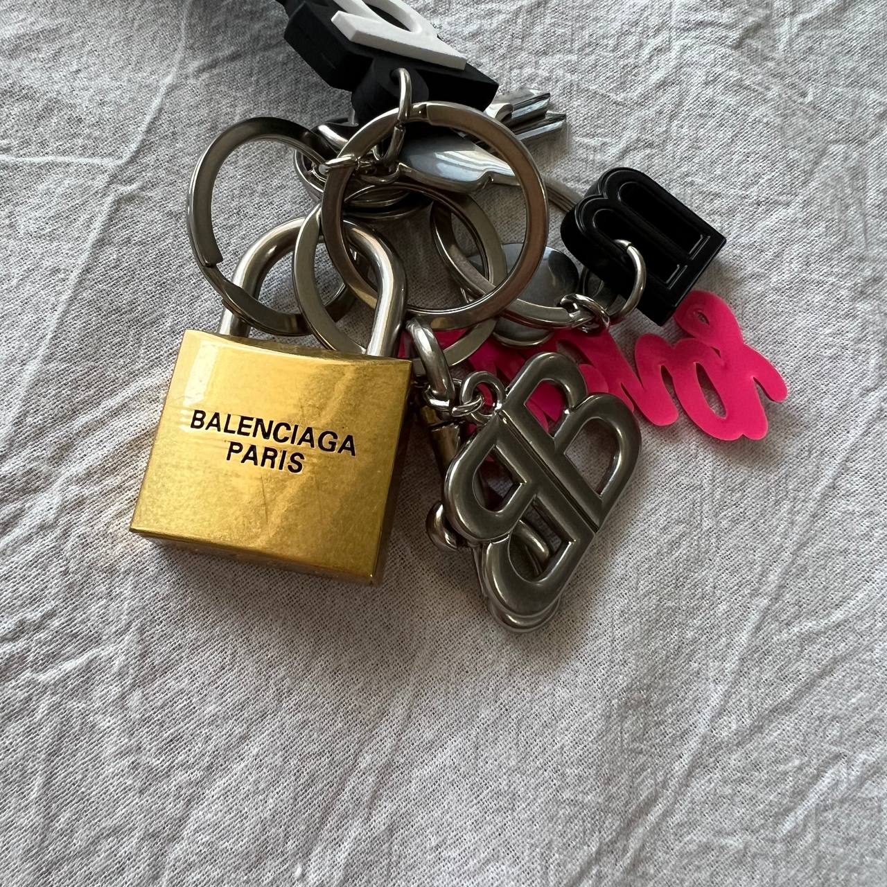 CND / 발렌시아가 키링