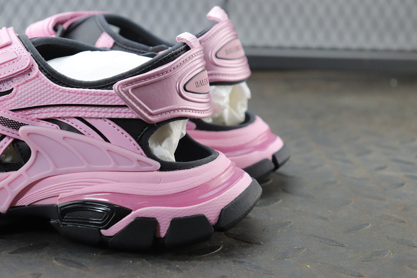 MEC / 발렌시아가 여성 샌들