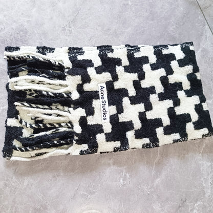 탑아크네 / 아크네스튜디오 하운드투스 태슬 머플러