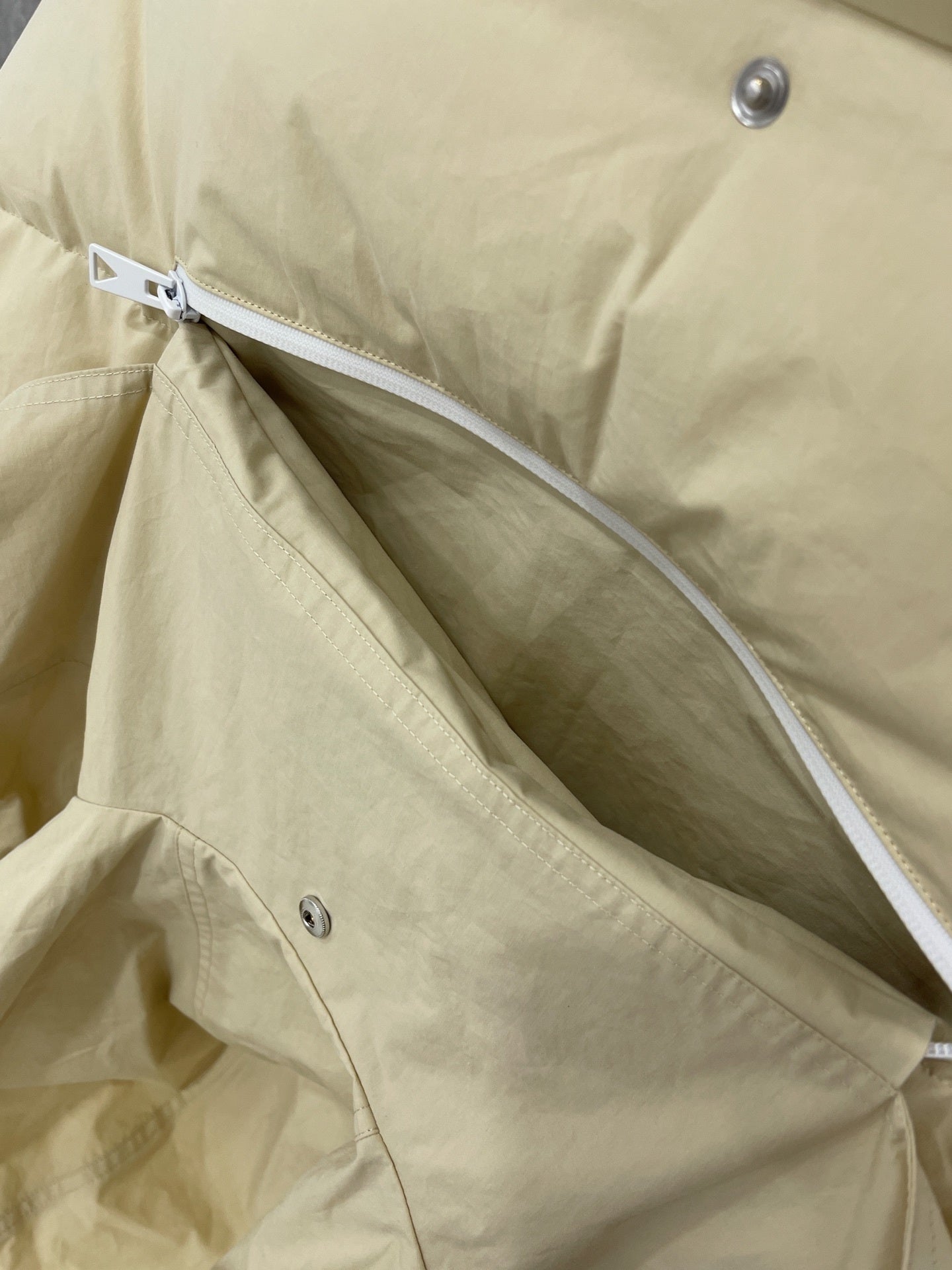 대리석 /  보테가베네타 이중지퍼 베이지 구스다운 루즈핏 패딩점퍼