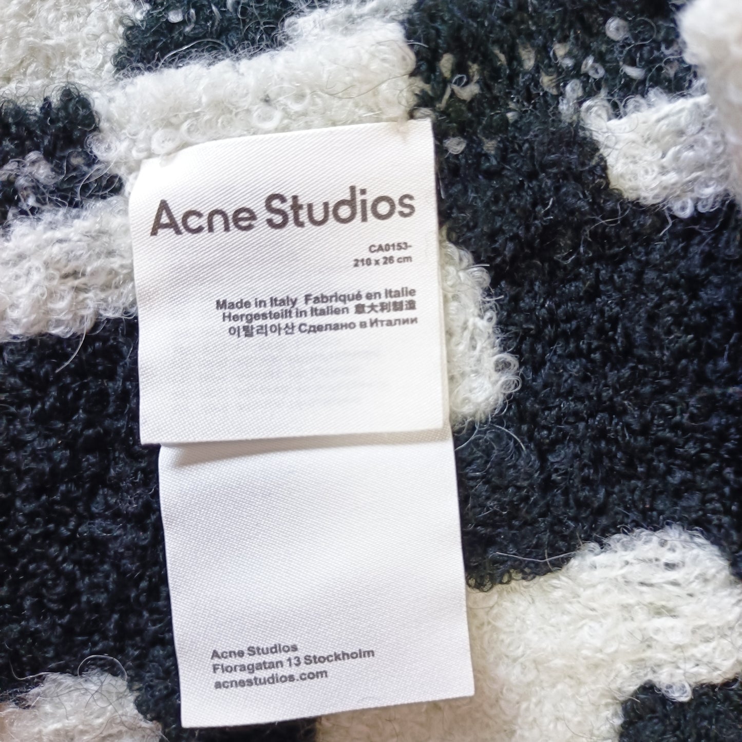 탑아크네 / 아크네스튜디오 하운드투스 태슬 머플러