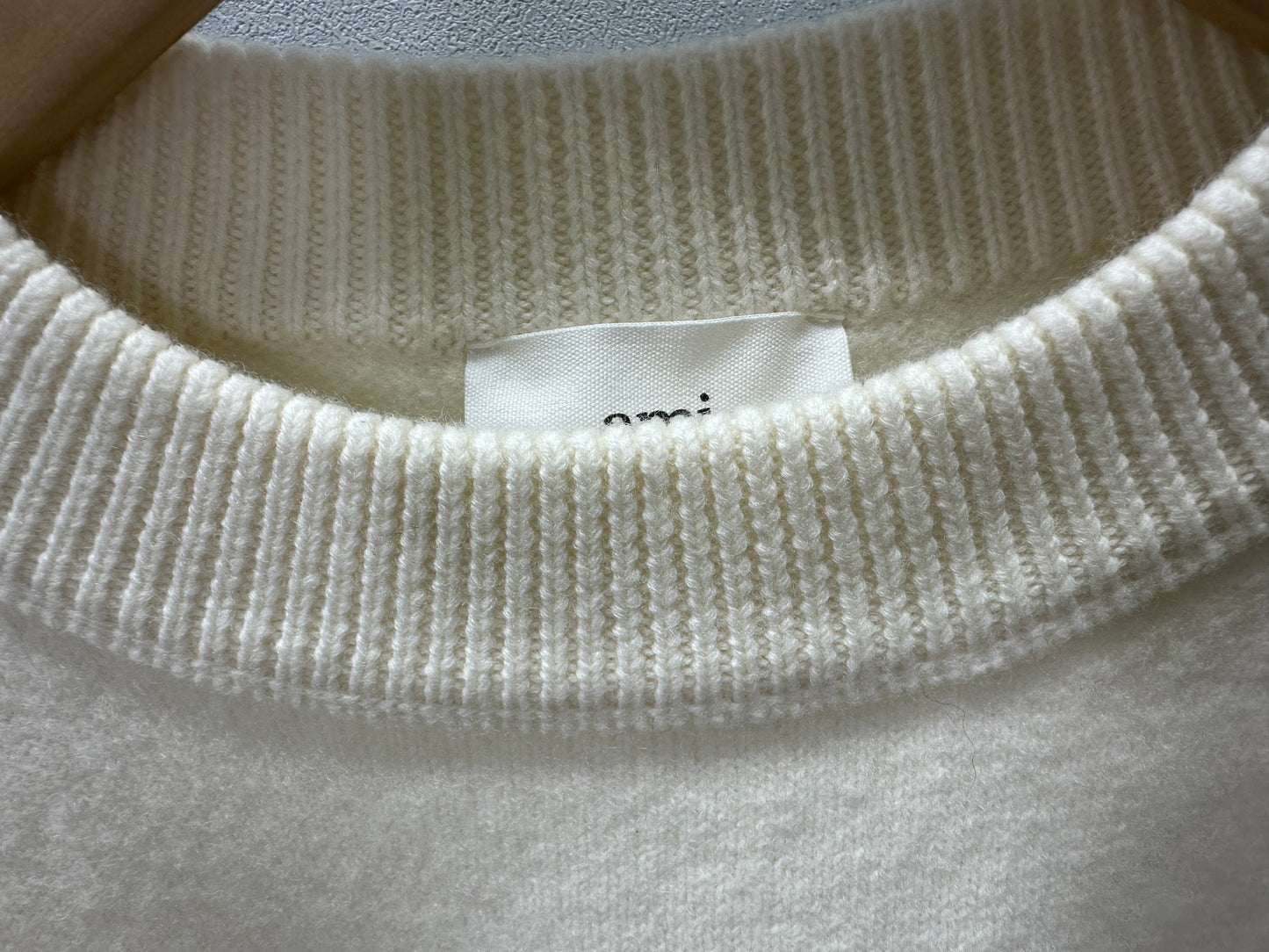 탑아미 / 아미  24 레드 빅로고 라운드 니트