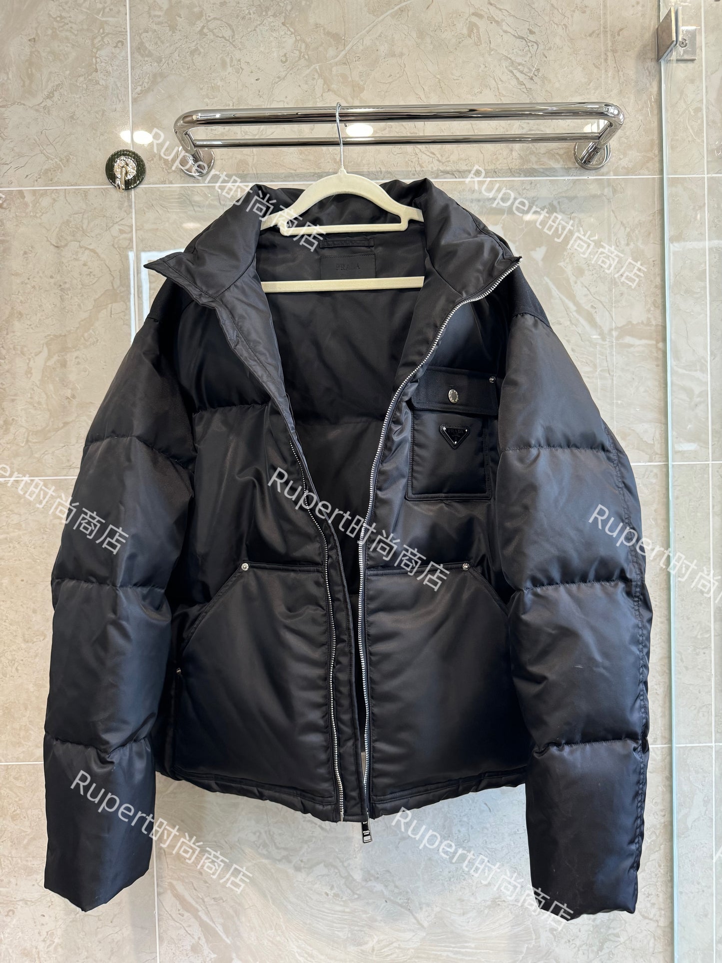 ru / 프라다 리나일론 포켓 다운 남성 패딩
