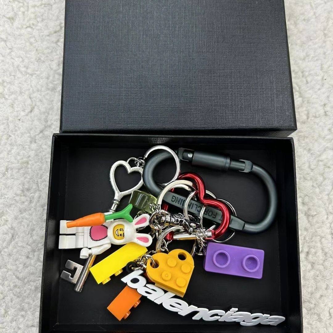 CND / 발렌시아가 키링